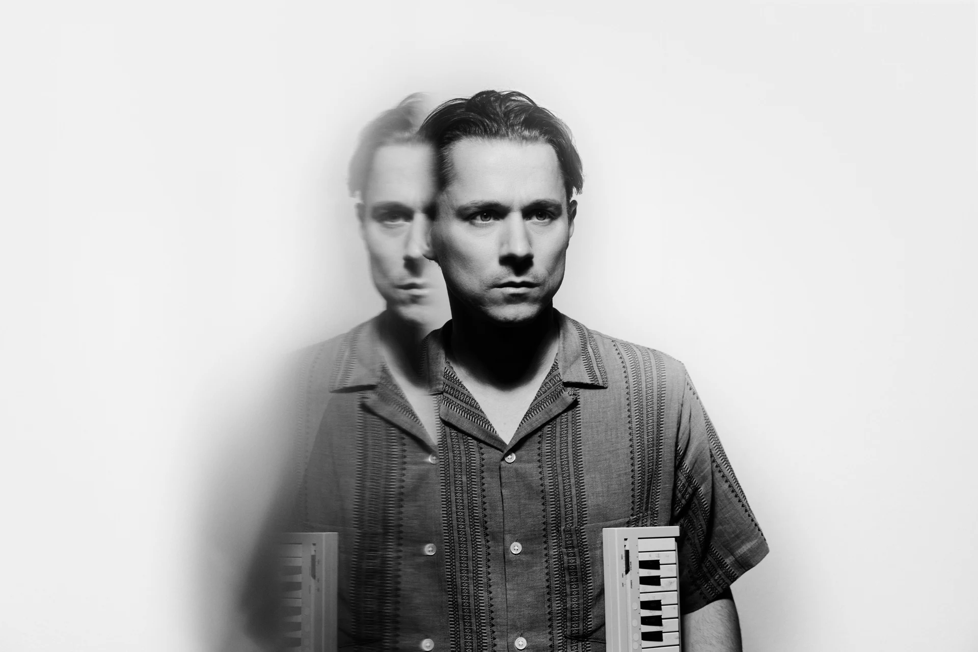 Der Assistent mit Keyboard – Pressefoto von Maximilian König